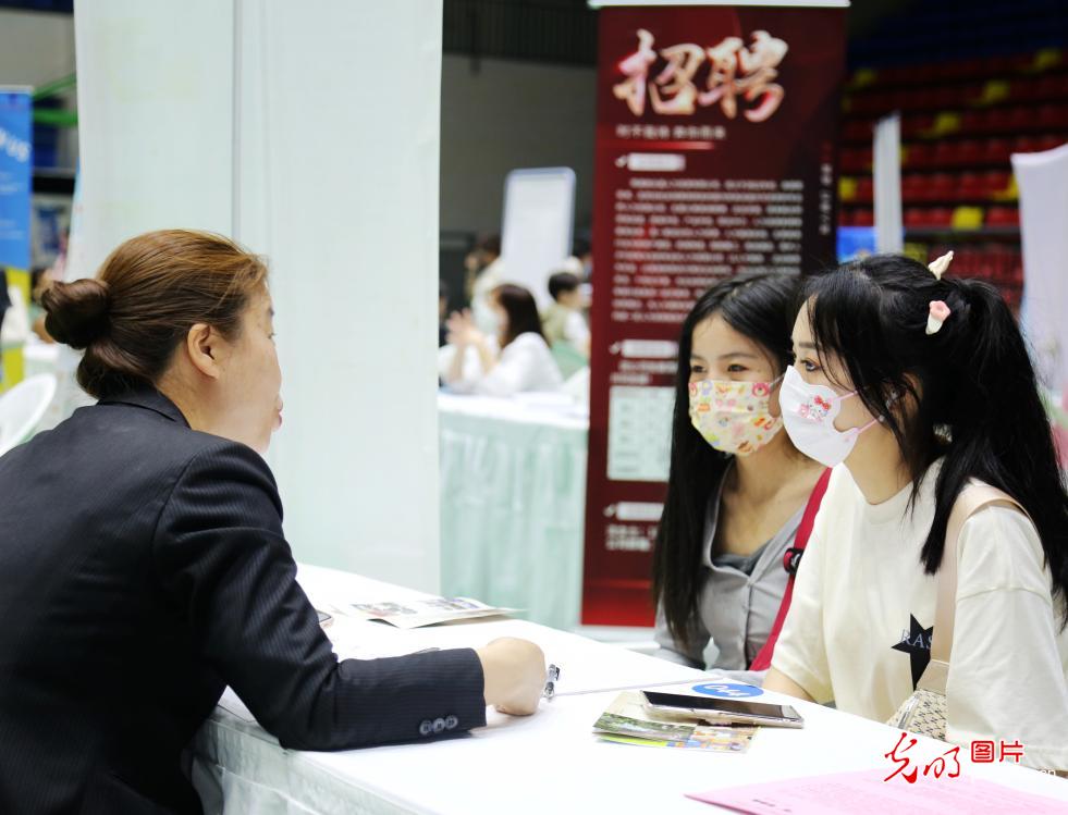【光明圖刊】搶抓春招關鍵期 促進人才供需“雙向奔赴” 【光明圖刊】搶抓春招關鍵期 促進人才供需“雙向奔赴”