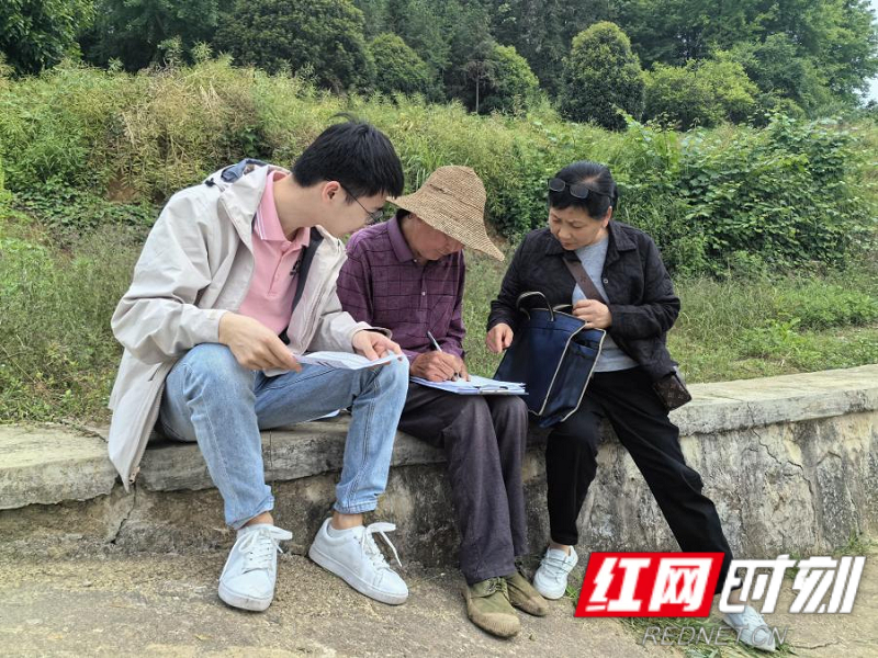 收集村民意見.jpg
