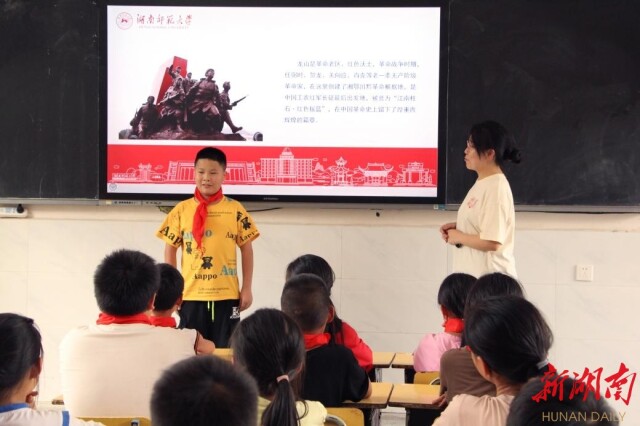 湖南師范大學(xué)：“三下鄉(xiāng)”暑期社會(huì)實(shí)踐團(tuán)走訪優(yōu)秀黨員，傳承紅色基因