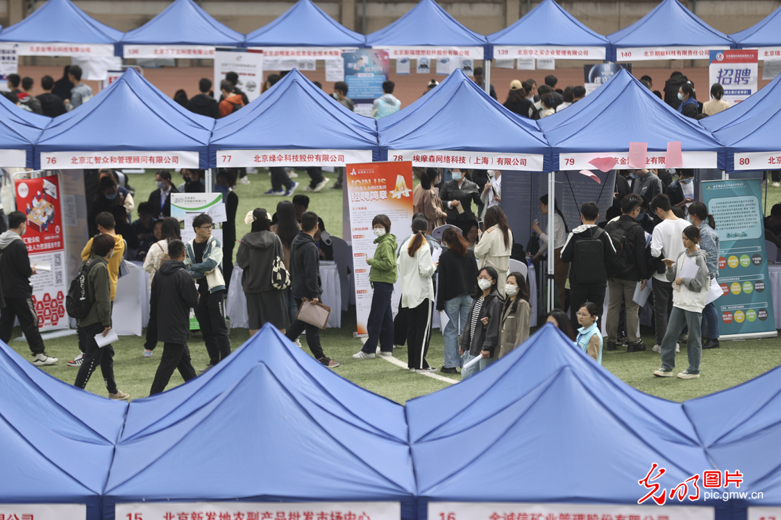 【光明圖刊】搶抓春招關鍵期 促進人才供需“雙向奔赴” 【光明圖刊】搶抓春招關鍵期 促進人才供需“雙向奔赴”