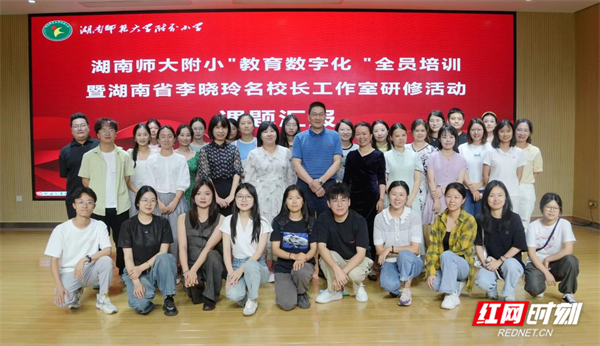 李曉玲名校長工作室學員與李玉順合影.png