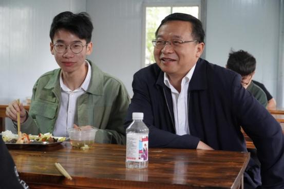 想學生之所想，他們真心真情辦實事解難題