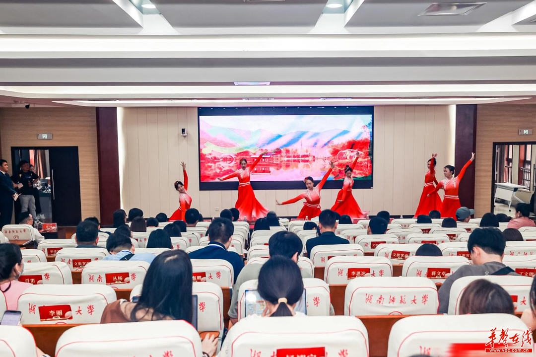 江西銅鼓走進(jìn)湖南師大 推介紅色旅游資源 江西銅鼓走進(jìn)湖南師大 推介紅色旅游資源